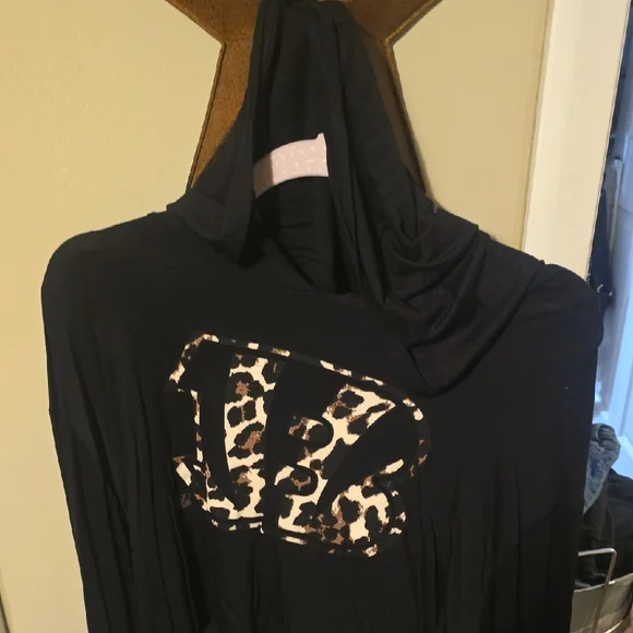 Chic Black Leopard Print Women's Hoodie Brand New Cincinnati Bengals - Picture 2 of 4